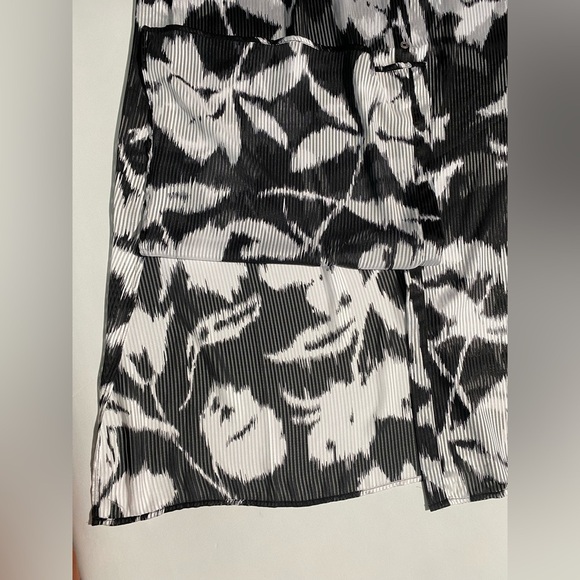 NEW Plus Size 2X Slim Factor Investments Ikat Floral Collar Button Front $99 - Picture 4 of 12